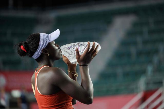 Victoria Mboko of Canada holds the trophy after winning against Cristina Bucsa of Spain in the women's singles final of the Hong Kong Tennis Open in Hong Kong on November 2, 2025. (Photo by May James / AFP)