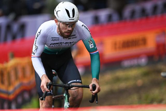 Dutch Joris Nieuwenhuis competes in the elite men race of the "Rapencross" cyclocross in Lokeren, the second race (out of 8) of the X2O Badkamers Trophy, on November 2, 2025. (Photo by DAVID PINTENS / Belga / AFP) / Belgium OUT