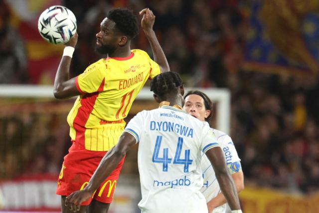 Lens' French forward #11 Odsonne Edouard eyes the ball during the French L1 football match between RC Lens and FC Lorient at the Stade Bollaert-Delelis in Lens, northern France, on November 2, 2025. (Photo by Francois LO PRESTI / AFP)