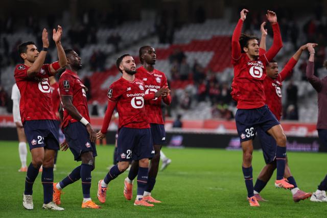 Lille's players celebrate after winning the French L1 football match between LOSC Lille and Angers SCO at Stade Pierre-Mauroy in Villeneuve-d'Ascq, near Lille on November 2, 2025. (Photo by Anne-Christine POUJOULAT / AFP)
