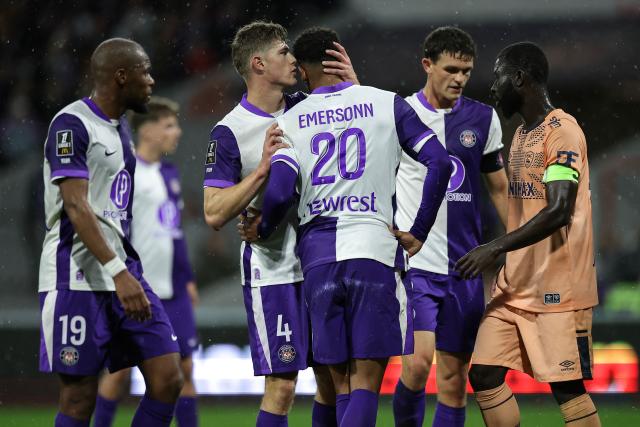 Toulouse's English defender #04 Charlie Cresswell speaks with Toulouse's Brazilian forward #20 Emersonn during the French L1 football match between Toulouse FC and Le Havre AC at the TFC Stadium in Toulouse, southwestern France, on November 2, 2025. (Photo by Valentine CHAPUIS / AFP)