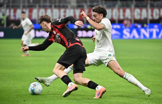 Roma's French midfielder #08 Neil El Aynaoui (R) fights for the ball with AC Milan's Begian midfielder #56 Alexis Saelemaekers during the Italian Serie A football match between AC Milan and AS Roma at San Siro stadium in Milan, on November 2, 2025. (Photo by Isabella BONOTTO / AFP)