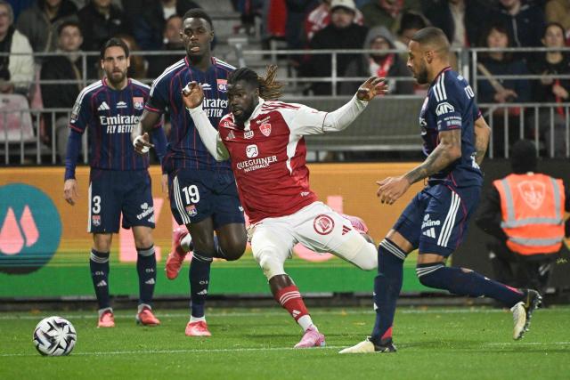 Lyon's Senegalese defender #19 Moussa Niakhate (2nd L), Brest's Bissau-Guinean forward #17 Mama Balde (C) and Lyon's French midfielder #08 Corentin Polissoir (R) fight for the ball during the French L1 football match between Stade Brestois 29 (Brest) and Olympique Lyonnais (OL) at the Stade Francis-Le-Ble in Brest, western France, on November 2, 2025. (Photo by DAMIEN MEYER / AFP)
