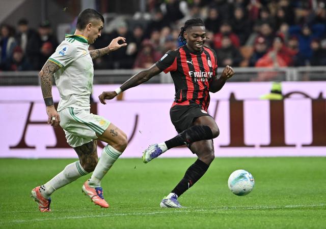 Roma's Italian defender #23 Gianluca Mancini (L) fights for the ball with AC Milan's Portuguese forward #10 Rafael Leao during the Italian Serie A football match between AC Milan and AS Roma at San Siro stadium in Milan, on November 2, 2025. (Photo by Isabella BONOTTO / AFP)