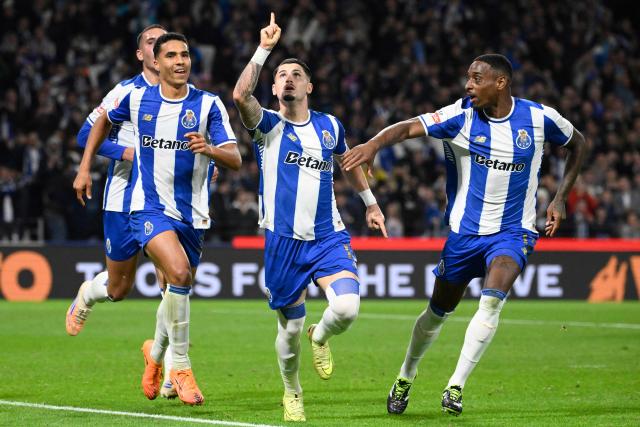 FC Porto's Spanish forward #17 Borja Sainz (C) celebrates scoring his team's second goal during the Portuguese League football match between FC Porto and SC Braga at Dragao stadium in Porto on November 2, 2025. (Photo by Miguel RIOPA / AFP)