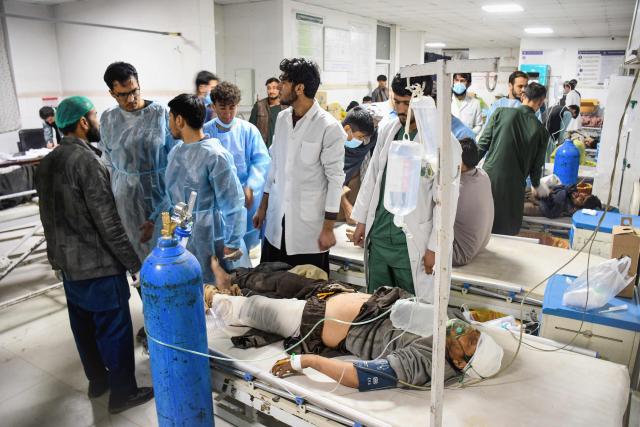 Afghan medical personnel treat wounded men at a hospital in the aftermath of an earthquake, that struck overnight in Mazar-i-Sharif on November 3, 2025. A 6.3-magnitude strong earthquake killed at least nine people in northern Afghanistan, authorities said on November 3, just months after another deadly tremor left the country reeling. (Photo by Atif Aryan / AFP)