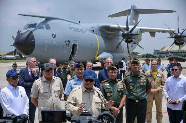 Indonesian President Prabowo Subianto (C) speaks to journalists after a handover ceremony of one of two Airbus A-400M military transport aircraft to the Indonesian Air Force at Halim air base in Jakarta on November 3, 2025. (Photo by BAY ISMOYO / AFP)