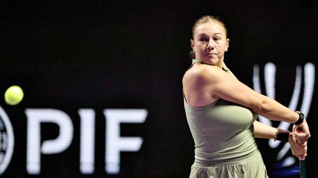 US' Amanda Anisimova returns the ball to US' Madison Keys during their tennis match at the WTA Finals in Riyadh on November 3, 2025. (Photo by Fayez NURELDINE / AFP)
