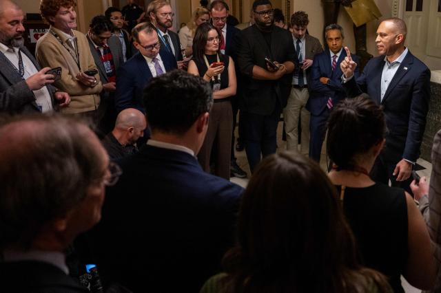 US House Minority Leader Hakeem Jeffries, Democrat from New York, speaks to reporters at the US Capitol on November 3, 2025, in Washington, DC. The federal government shutdown has entered its second month. Since partisan gridlock sent the US government into shutdown October 1, many federal workers have gone without paychecks and millions of Americans are increasingly caught in the crossfire of a lack of basic federal services. (Photo by Jim WATSON / AFP)