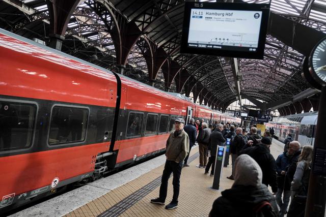 Passengers stand on a platform to board new EuroCity train carriages of Denmark's national rail operator DSB prior to its first trip departing from Copenhagen on November 3, 2025. DSB's new EuroCity carriages will run on the route between Copenhagen Central Station and Hamburg Central Station. (Photo by Thomas Traasdahl / Ritzau Scanpix / AFP) / Denmark OUT