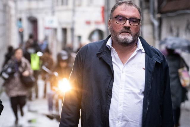 (FILES) French former anaesthetist Frederic Pechier arrives at Besancon's courthouse on the second day of his trial on charge of intentionally poisoning 30 patients, 12 of whom died, in an alleged attempt to show off his resuscitation skills and discredit co-workers, in Besancon, eastern France, on September 9, 2025. Two cases dated from January-March 2015 will be studied by a court in Besancon from November 6, 2025 during the trial of the former anaesthetist. (Photo by SEBASTIEN BOZON / AFP)
