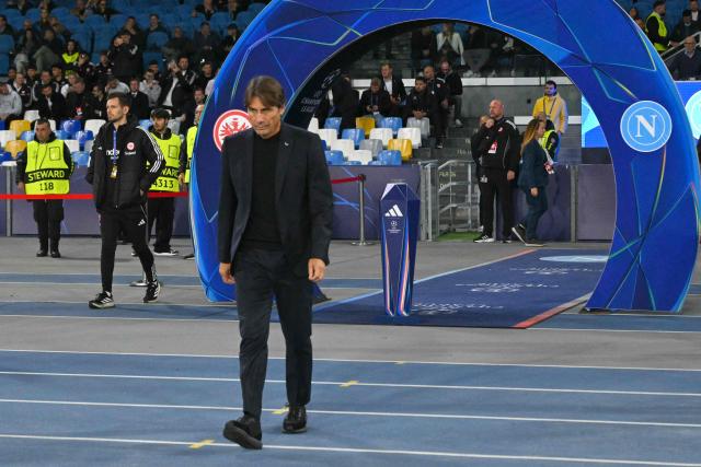 Napoli's Italian coach Antonio Conte arrives for the UEFA Champions League - league phase day 4 football match between Napoli and Eintracht Frankfurt at the Diego Armando Maradona stadium in Naples on November 4, 2025. (Photo by Andreas SOLARO / AFP)