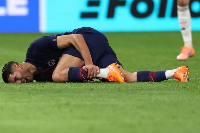 TOPSHOT - Paris Saint-Germain's Moroccan defender #02 Achraf Hakimi reacts after picking up an injury during the UEFA Champions League, league phase day 4, football match between Paris Saint-Germain (PSG) and FC Bayern Munich at the Parc des Princes in Paris, on November 4, 2025. (Photo by Anne-Christine POUJOULAT / AFP)