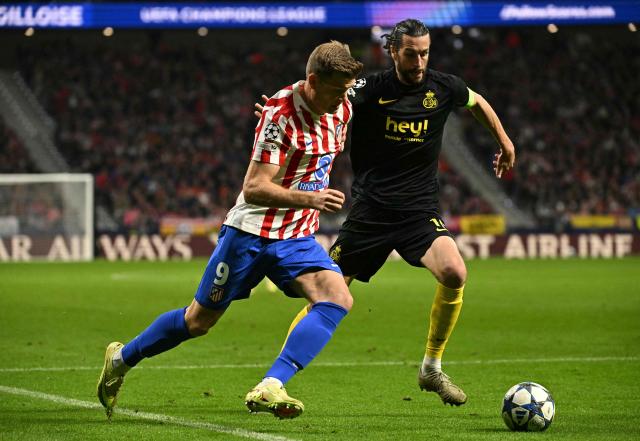 Atletico Madrid's Norwegian forward #09 Alexander Sorloth fights for the ball with Union St-Gilloise's English defender #16 Christian Burgess during the UEFA Champions League league phase day 4 football match between Club Atletico de Madrid and Union St-Gilloise at the Metropolitano Stadium in Madrid on November 4, 2025. (Photo by JAVIER SORIANO / AFP)