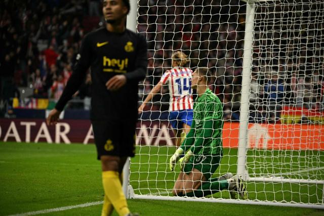 Atletico Madrid's Spanish midfielder #14 Marcos Llorente scores his team's third goal in spite of Union St-Gilloise's Dutch goalkeeper #37 Kjell Scherpen during the UEFA Champions League league phase day 4 football match between Club Atletico de Madrid and Union St-Gilloise at the Metropolitano Stadium in Madrid on November 4, 2025. (Photo by JAVIER SORIANO / AFP)