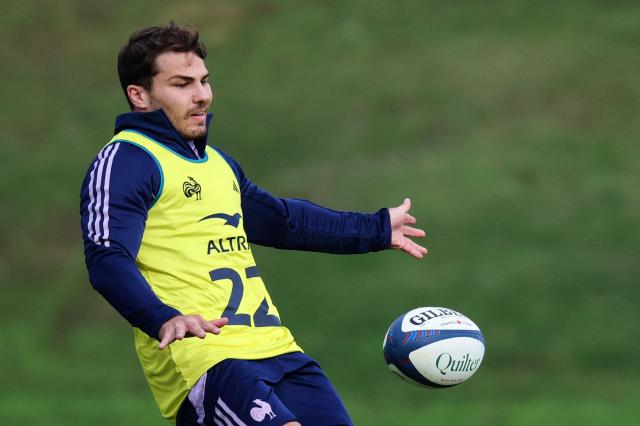France's scrum-half Antoine Dupont takes part in a training session of the French national rugby team ahead of the Autumn Nations Series  International rugby union test match in Marcoussis, south of Paris on November 05, 2025. (Photo by Anne-Christine POUJOULAT / AFP)