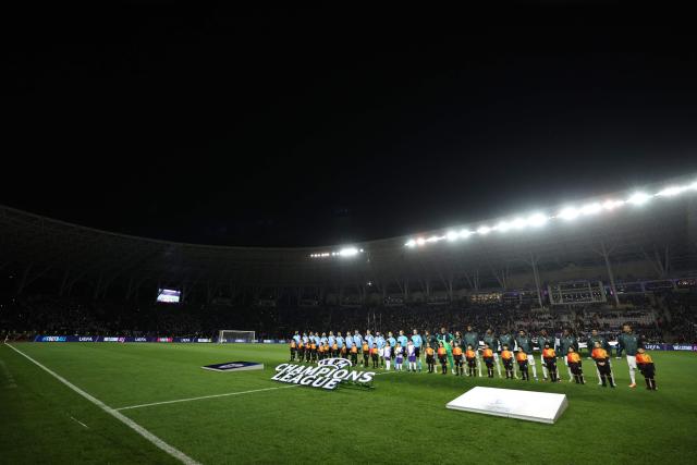 Teams line up prior to the UEFA Champions League league phase football match between Qarabag and Chelsea at the Tofiq Bahramov Republican Stadium in Baku on November 5, 2025. (Photo by Giorgi ARJEVANIDZE / AFP)