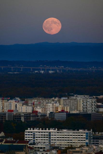 The full moon, known as Beaver Moon, rises over the city of Lyon, on November 5, 2025. (Photo by OLIVIER CHASSIGNOLE / AFP)