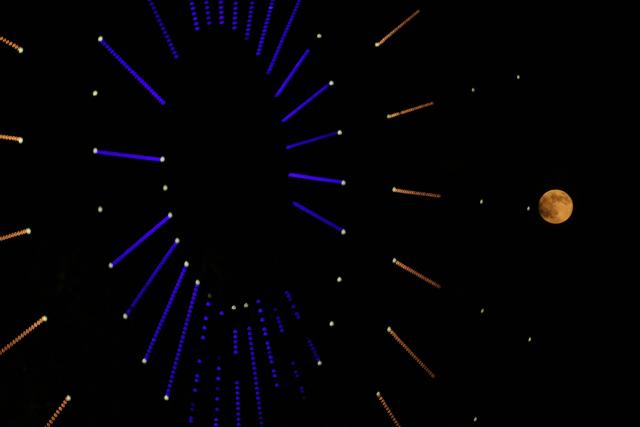 The super moon is pictured next to a turning wheel in the northern Syrian city of Idlib on November 5, 2025. (Photo by OMAR HAJ KADOUR / AFP)