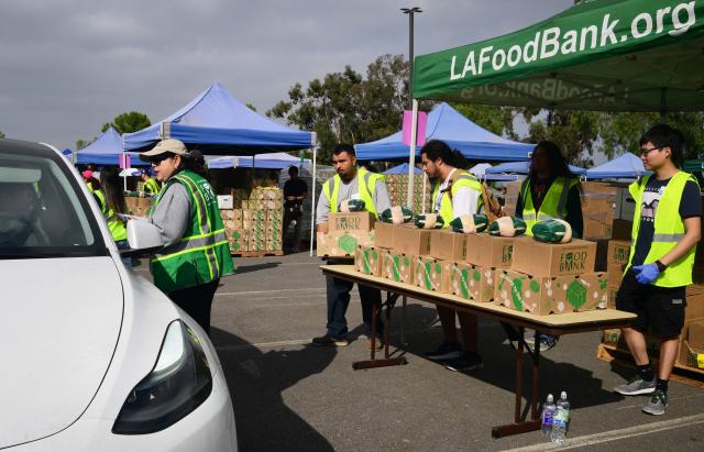 Frozen turkeys sit on boxes as people arrive in vehicles to receive free food from the Los Angeles Regional Food Bank on November 5, 2025, in City of Industry, California. The US government shutdown became the longest ever on November 5, 2025, topping the 35-day record set during Donald Trump's first term, as his administration warned of holiday air travel chaos and threatened Americans' benefits in a bid to force a resolution. (Photo by Frederic J. BROWN / AFP)