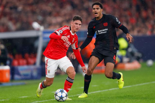 SL Benfica's Ukrainian midfielder #10 Georgiy Sudakov (L) and Bayer Leverkusen's English defender #04 Jarell Quansah vie for the ball during the UEFA Champions League league phase day 4 football match between SL Benfica and Bayer Leverkusen at Estadio da Luz in Lisbon on November 5, 2025. (Photo by FILIPE AMORIM / AFP)