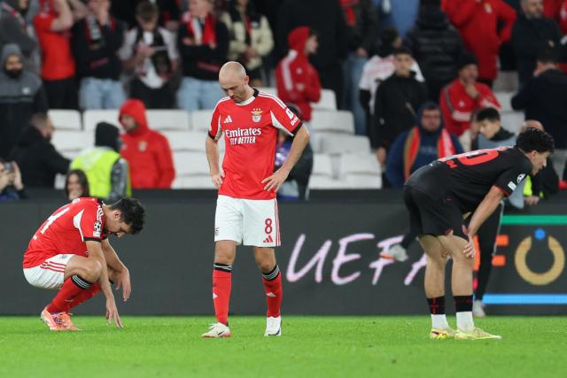 SL Benfica's Norwegian midfielder #08 Fredrik Aursnes reacts at the end of the UEFA Champions League league phase day 4 football match between SL Benfica and Bayer Leverkusen at Estadio da Luz in Lisbon on November 5, 2025. (Photo by PATRICIA DE MELO MOREIRA / AFP)