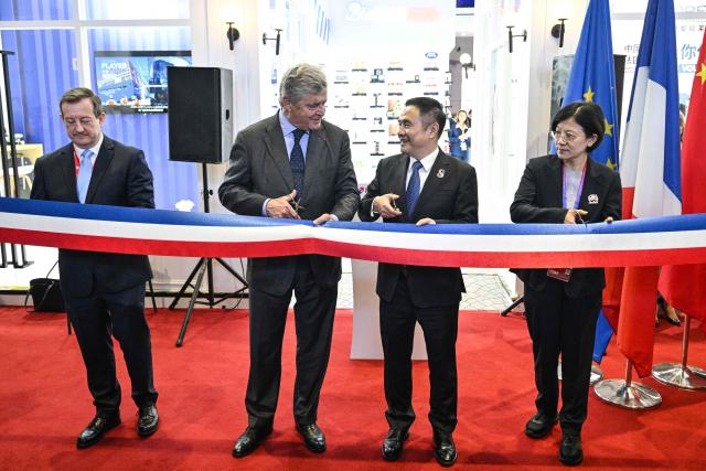 French Ambassador to China Bertrand Lortholary (L)? Deputy Minister for Foreign Trade  Nicolas Forissier (2nd-L) and deputy director-general of the CIIE Bureau Wu Zhengping (2nd-R) attend the inauguration of the pavillion of France during the 8th International Import Expo (CIIE) in Shanghai on November 6, 2025. (Photo by Hector RETAMAL / AFP)