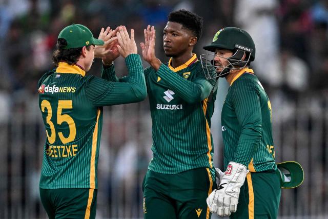 South Africa's Nqabayomzi Peter (C) celebrates with teammates after taking the wicket of Pakistan's Hussain Talat during the second one-day international (ODI) cricket match between Pakistan and South Africa at the Iqbal Stadium in Faisalabad on November 6, 2025. (Photo by Aamir QURESHI / AFP)
