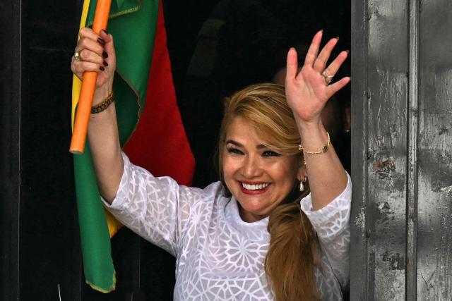 Former Bolivian President Jeanine Anez waves as she is released from the Miraflores women's prison in La Paz on November 6, 2025. Bolivia's Supreme Court on November 5 overturned the 10-year prison sentence handed to former right-wing president Jeanine Anez in 2022 over an alleged plot to oust her predecessor Evo Morales. (Photo by Aizar RALDES / AFP)