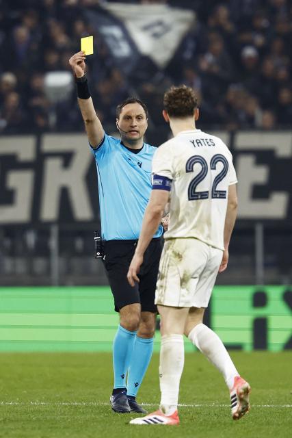 Ukrainian referee Mykola Balakin shows the yellow card to Nottingham Forest's English midfielder #22 Ryan Yates during the UEFA Europa League football match between SK Sturm Graz and Nottingham Forest FC in Graz, Austria on November 6, 2025. (Photo by ERWIN SCHERIAU / APA / AFP) / Austria OUT