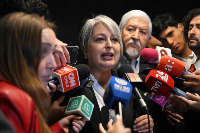 Chile's presidential candidate Jeannette Jara (L), of the Unidad por Chile coalition, speaks to media members during a meeting with Cooperatives of Chile, a national association founded in 2018 that represents and advocates for cooperative organizations across the country, in Santiago, on November 6, 2025. Chile will hold the presidential election on November 16. (Photo by RODRIGO ARANGUA / AFP)