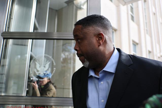 Former NBA player and coach Damon Jones arrives for his arraignment at Brooklyn Federal Court on charges tied to illegal sports betting and poker game schemes on November 6, 2025 in New York City. NBA coach Chauncey Billups, player Terry Rozier and a former NBA player and assistant coach, Damon Jones, were among six people arrested in late October 2025 in a sports betting and illegal poker case. (Photo by ANGELA WEISS / AFP)