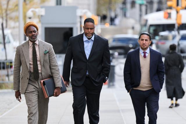 Former NBA player and coach Damon Jones (C) arrives for his arraignment at Brooklyn Federal Court on charges tied to illegal sports betting and poker game schemes on November 6, 2025 in New York City. NBA coach Chauncey Billups, player Terry Rozier and a former NBA player and assistant coach, Damon Jones, were among 34 people arrested in late October 2025 in a sports betting and illegal poker case. (Photo by ANGELA WEISS / AFP)