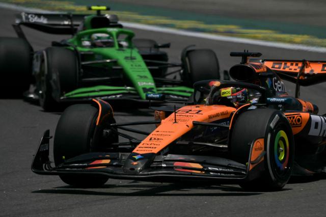 McLaren's Australian driver Oscar Piastri drives ahead of Kick Sauber's Brazilian driver Gabriel Bortoleto during the practice session of the Sao Paulo Formula One Grand Prix at the Jose Carlos Pace racetrack, aka Interlagos, in Sao Paulo, Brazil on November 7, 2025. (Photo by Nelson ALMEIDA / AFP)