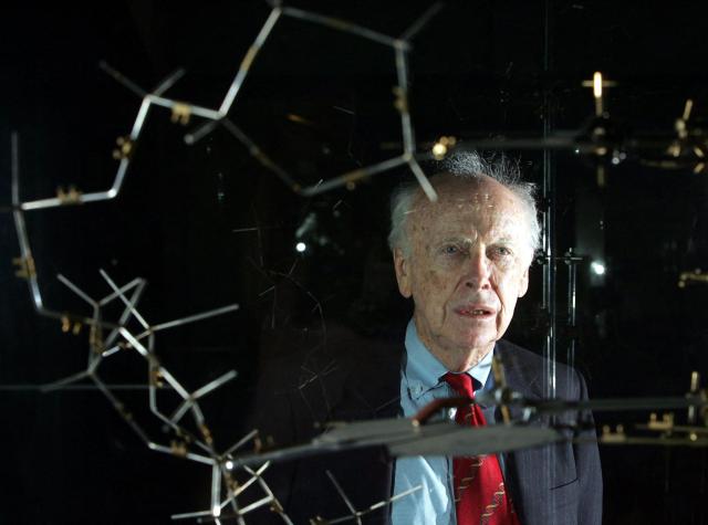 (FILES) Dr. James Watson poses with the original DNA model ahead of a press conference at the Science museum in London, May 20, 2005. James Watson -- the Nobel laureate co-credited with the pivotal discovery of DNA's double-helix structure, but whose career was later tainted by his repeated racist remarks -- has died, his former lab said on November 7, 2025. He was 97. (Photo by ODD ANDERSEN / AFP)