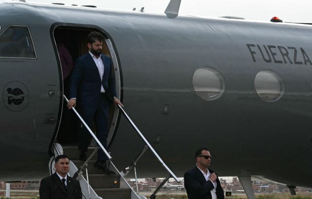 Chile's President Gabriel Boric arrives at El Alto International Airport in EL Alto, Bolivia on November 7, 2025, ahead of the inauguration of president-elect Rodrigo Paz, which will take place on November 8. (Photo by AIZAR RALDES / AFP)