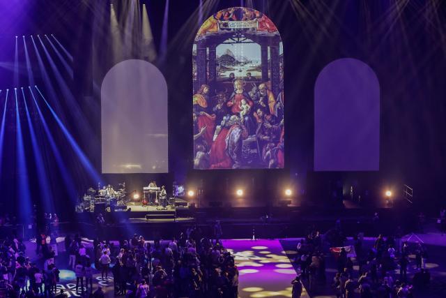 Believers attend the Congres Mission 2025 meeting at the Accor Arena Paris theatre in Paris, on November 7, 2025. (Photo by STEPHANE DE SAKUTIN / AFP)