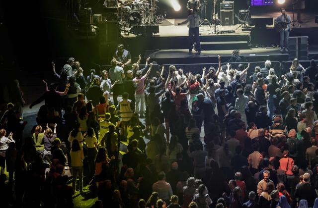 Believers react as they attend the Congres Mission 2025 meeting at the Accor Arena Paris theatre in Paris, on November 7, 2025. (Photo by STEPHANE DE SAKUTIN / AFP)