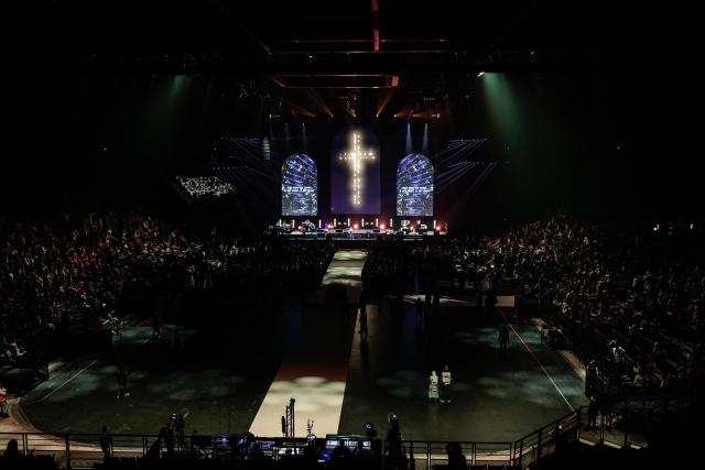 Believers attend the Congres Mission 2025 meeting at the Accor Arena Paris theatre in Paris, on November 7, 2025. (Photo by STEPHANE DE SAKUTIN / AFP)