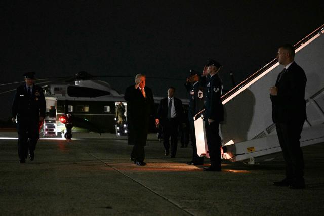US President Donald Trump walks to board Air Force One at Joint Base Andrews, Maryland, on November 7, 2025 as he travels to Florida for the weekend. (Photo by Jim WATSON / AFP)