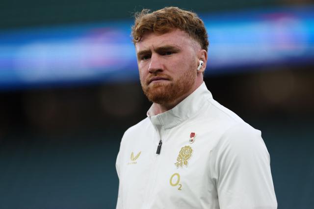 England's lock Ollie Chessum checks out the conditions ahead of the Autumn Nations Series international rugby union match between England and Fiji at Allianz Stadium, Twickenham, in south-west London, on November 8, 2025. (Photo by Adrian Dennis / AFP)