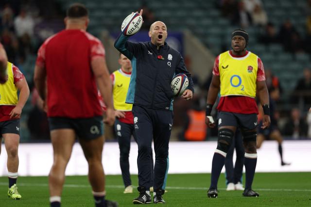 England's head coach Steve Borthwick (C) takes a warm-up session ahead of the Autumn Nations Series international rugby union match between England and Fiji at Allianz Stadium, Twickenham, in south-west London, on November 8, 2025. (Photo by Adrian Dennis / AFP)