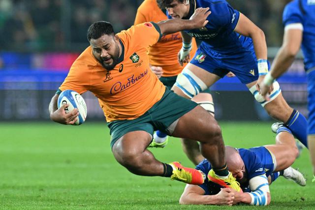 Australia's prop #3 Taniela Tupou is tackled by Italy's prop #03 Simone Ferrari during the Autumn Nations Series international rugby union match between Italy and Australia (wallabies) at the Friuli stadium in Udine on November 8, 2025. (Photo by Stefano RELLANDINI / AFP)