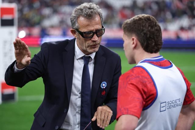 France's head coach Fabien Galthie (L) speaks with France's centre #23 Nicolas Depoortere ahead of the Autumn Nations Series international rugby union test match between France and South Africa at the Stade de France in Saint-Denis, Paris' suburb, on November 8, 2025. (Photo by Franck FIFE / AFP)