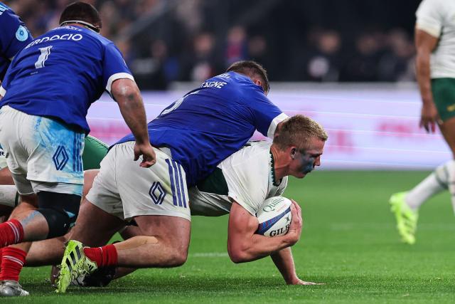 South Africa's flanker #07 Pieter-Steph Du Toit (R) is tackled by France's prop #03 Regis Montagne (C) during the Autumn Nations Series international rugby union test match between France and South Africa at the Stade de France in Saint-Denis, Paris' suburb, on November 8, 2025. (Photo by Anne-Christine POUJOULAT / AFP)