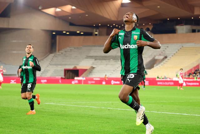 Lens' Malian midfielder #08 Mamadou Sangare celebrates after scoring his team's third goal during the French L1 football match between AS Monaco and RC Lens at the Stade Louis II in the Principality of Monaco on November 8, 2025. (Photo by Clement MAHOUDEAU / AFP)
