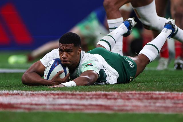 South Africa's scrum-half #22 Grant Williams dives across the line to score his team's third try during the Autumn Nations Series international rugby union test match between France and South Africa at the Stade de France in Saint-Denis, Paris' suburb, on November 8, 2025. (Photo by FRANCK FIFE / AFP)