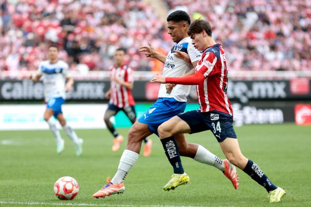 Monterrey's defender #04 Victor Guzman (L) and Guadalajara's forward #34 Armando Gonzalez fight for the ball during the Liga MX Apertura football match between Guadalajara and Monterrey at the Akron Stadium in Zapopan, Mexico on November 8, 2025. (Photo by Ulises Ruiz / AFP)