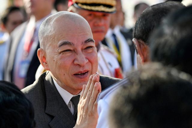 Cambodia's King Norodom Sihamoni greets government officials during a ceremony marking Cambodia's 72nd Independence Day celebrations at the Independence Monument in Phnom Penh on November 9, 2025. (Photo by TANG CHHIN Sothy / AFP)