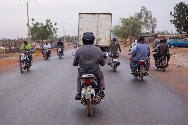 Motorists are seen in Bamako on November 8, 2025. France on November 7, 2025 advised French nationals to temporarily leave Mali "as soon as possible", as a jihadist blockade upends daily life in the capital Bamako and other regions of the west African country.
The Al-Qaeda-linked Group for the Support of Islam and Muslims (JNIM) has since September been targeting fuel tankers, particularly those coming from Senegal and Ivory Coast, through which the majority of Mali's imported goods transit. (Photo by AFP)